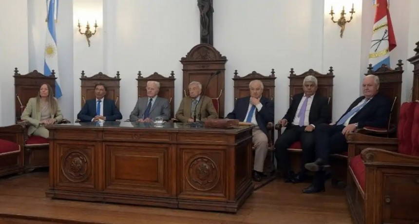 Pullaro firmó pliegos de los tres postulados a la Corte 