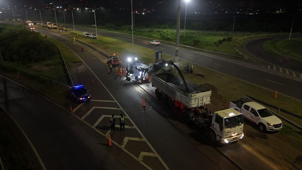Comenzó la repavimentación nocturna en tramos de la Autopista