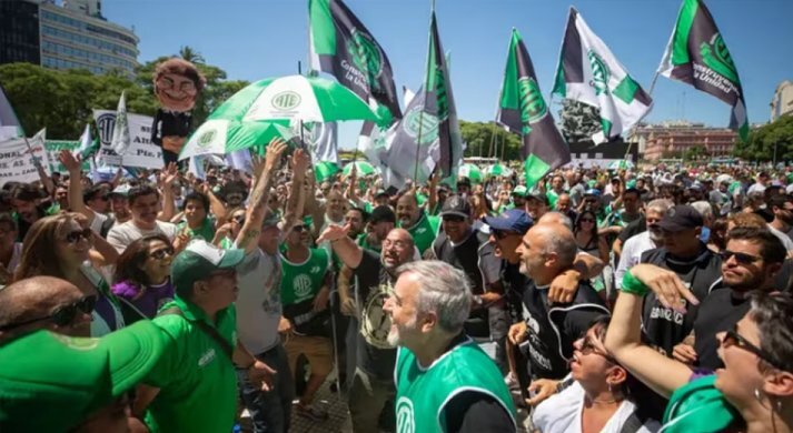 Estatales anunciaron un paro general contra la reforma laboral