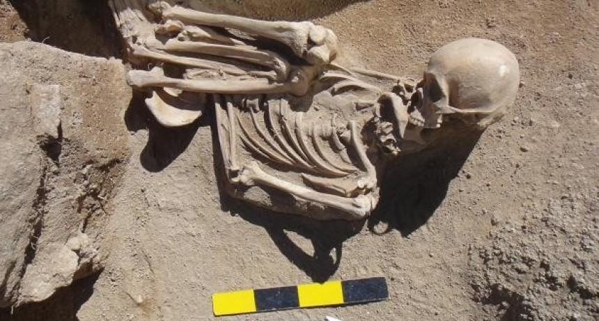 Investigadoras encontraron una máscara de cobre de más de 3000 años en tumbas prehispánicas en Catamarca