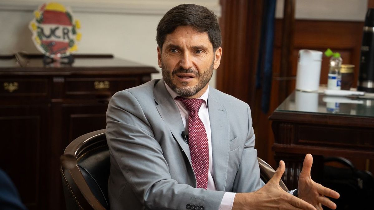 Maximiliano Pullaro criticó a Luis Caputo