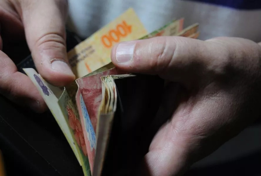 Los salarios formales cayeron contra la inflación