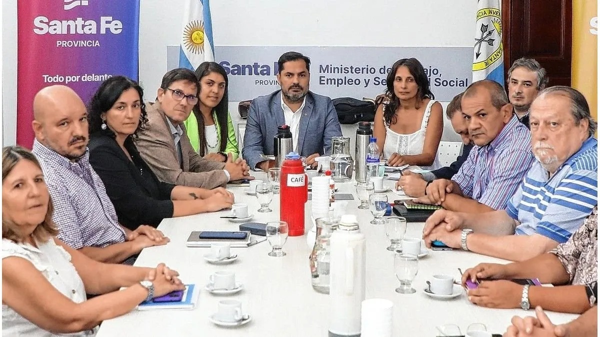 Docentes señalan que es falso que van a tener uno de los mejores salarios del país