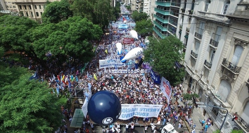 Docentes privados de paro y los públicos definen esta tarde