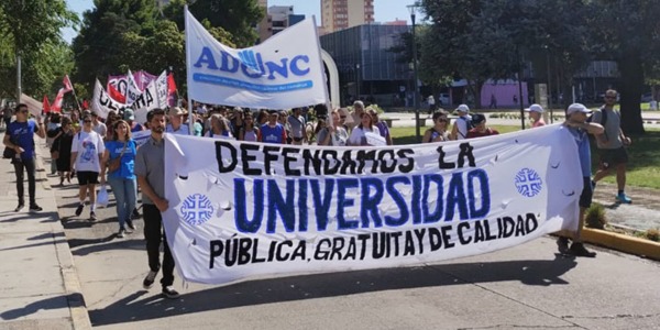 Sigue el conflicto universitario