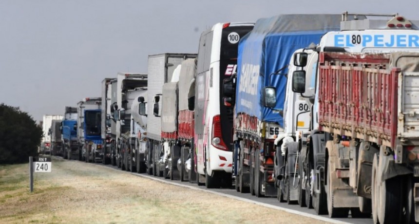 Camiones llevan la cosecha gruesa al sur de la provincia
