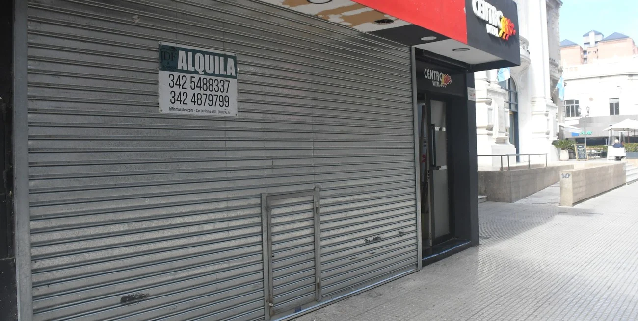 Siguen sum&aacute;ndose locales cerrados