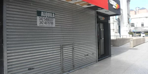 Siguen sum&aacute;ndose locales cerrados