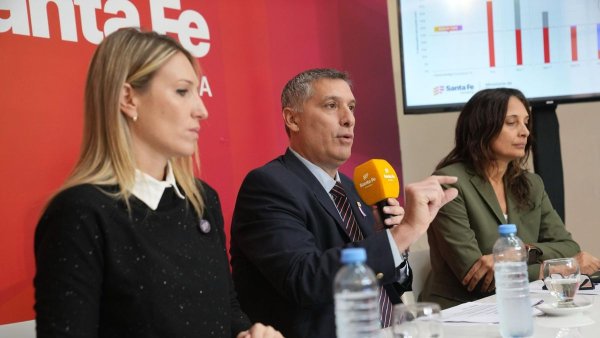 El gobierno present&oacute; medidas para aliviar el endeudamiento de estatales y privados