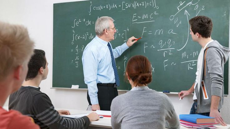 Docentes universitarios con dificultades salariales
