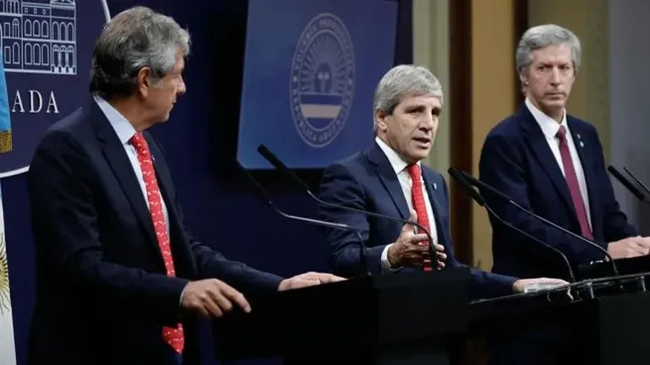 El gobierno anunció los cambios para flexibilizar el uso de dólares
