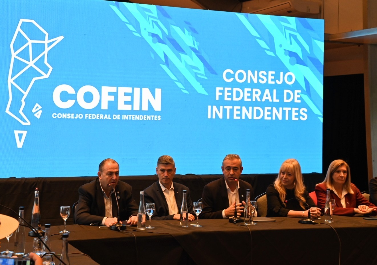 Cumbre federal de intendentes para reclamar fondos nacionales