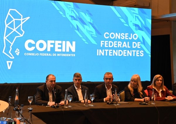 Cumbre federal de intendentes para reclamar fondos nacionales