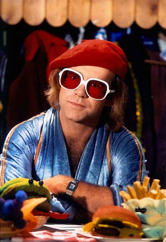 Micro cultural: Elton John