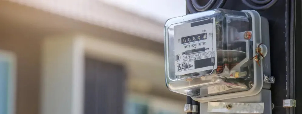 Comerciantes reclaman por el alto costo eléctrico