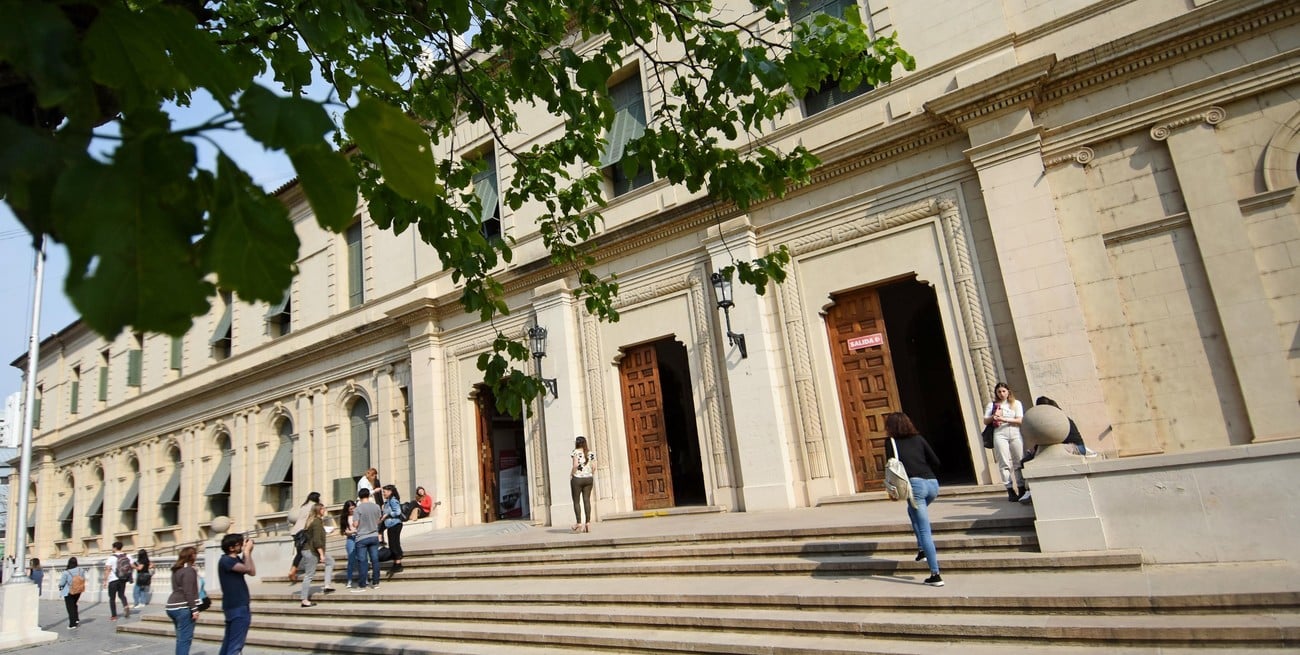 Roberto Longo: “La universidad esta funcionando con el mismo presupuesto del 2023”