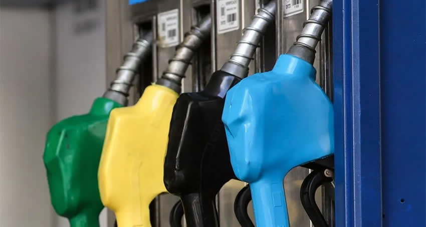 Denuncian al Gobierno por adeudar miles de millones de pesos del impuesto a los combustibles