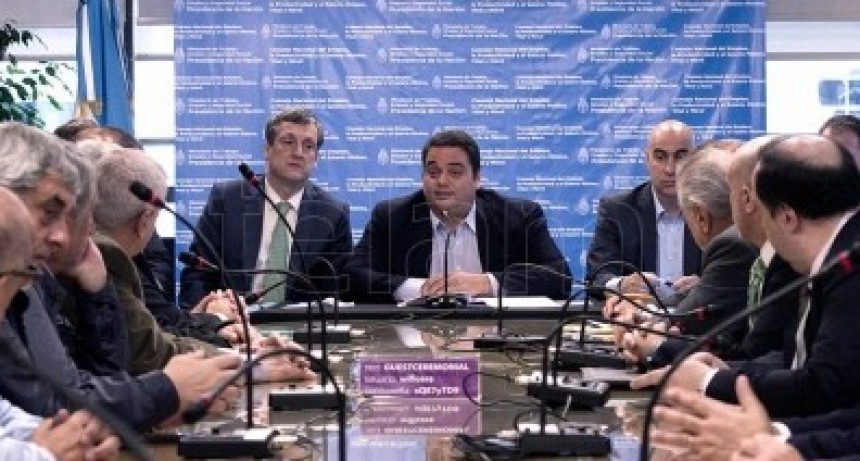 El Gobierno convocará en agosto a negociar el salario mínimo 