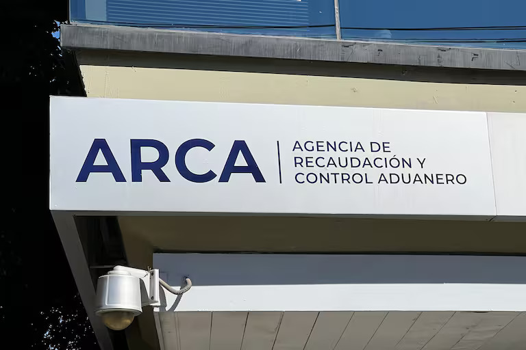 La recaudaci&oacute;n tributaria cay&oacute; 7,5% real en junio