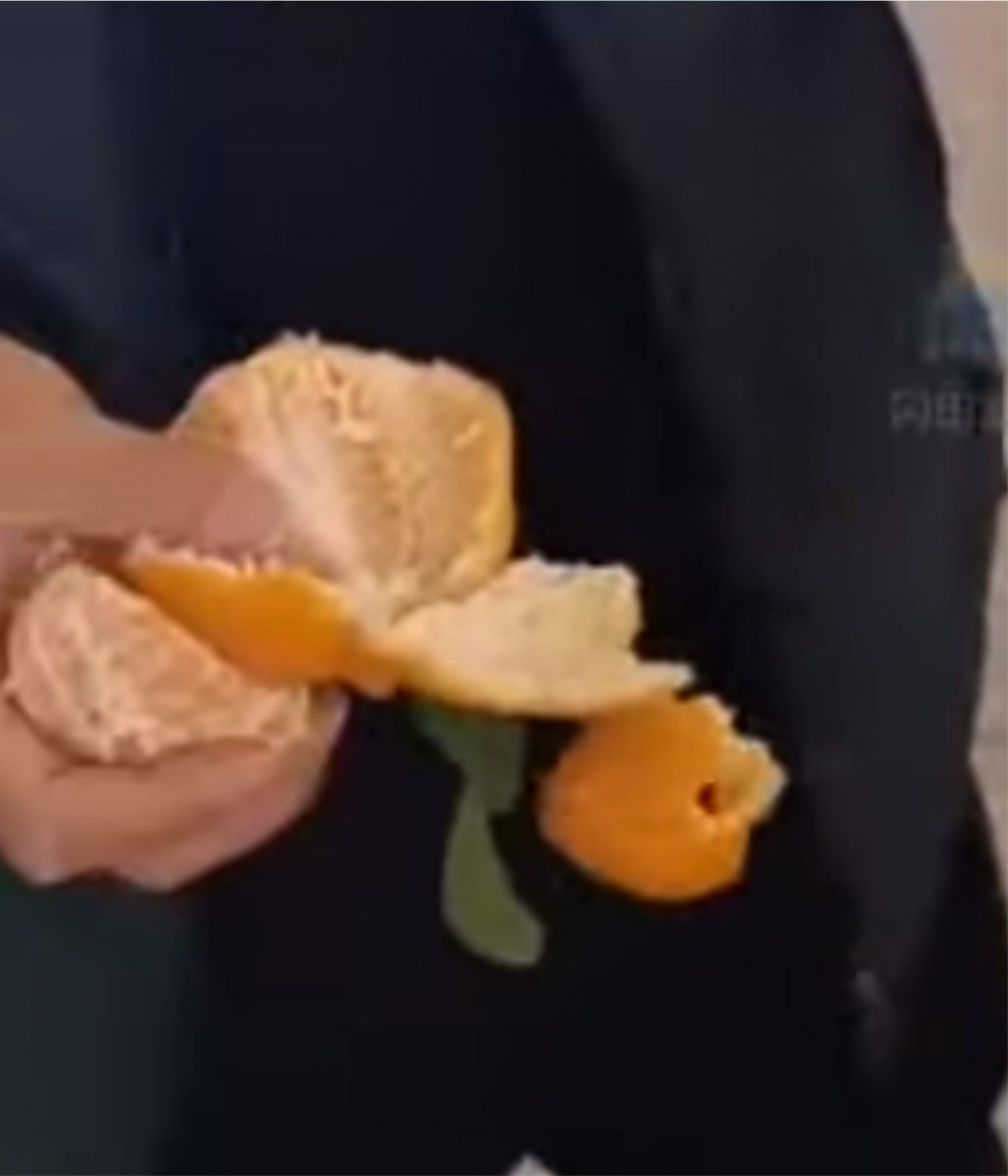Cuatro chinos se comieron 30 kilos de naranjas para no pagar exceso de equipaje