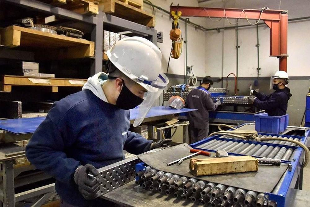 La industria se desplomó 13% en la primera mitad del 2024