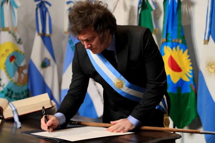 Milei vetó la ley que elevaba jubilaciones y los fondos para prestaciones en discapacidad