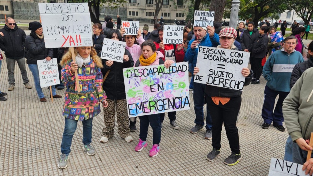 Movilización en la Legislatura contra los vetos presidenciales