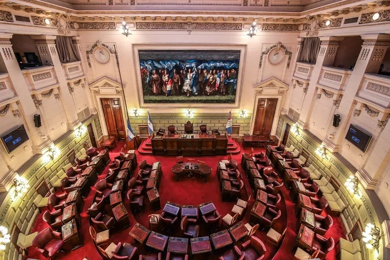 La Convención discute la reelección del gobernador