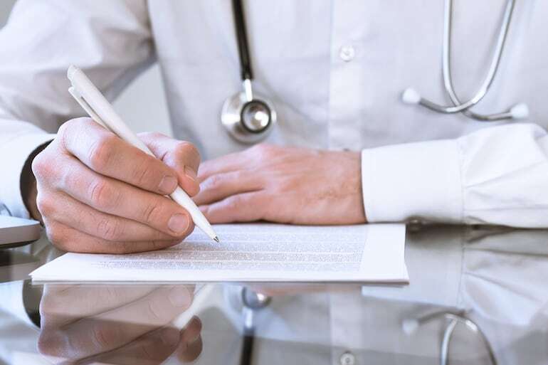 Sanción a empleados públicos por presentar certificados médicos truchos