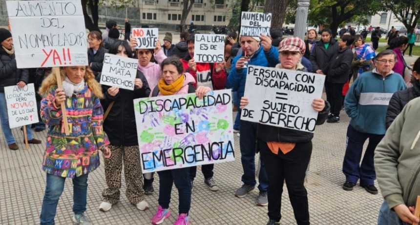 Movilización en la Legislatura contra los vetos presidenciales