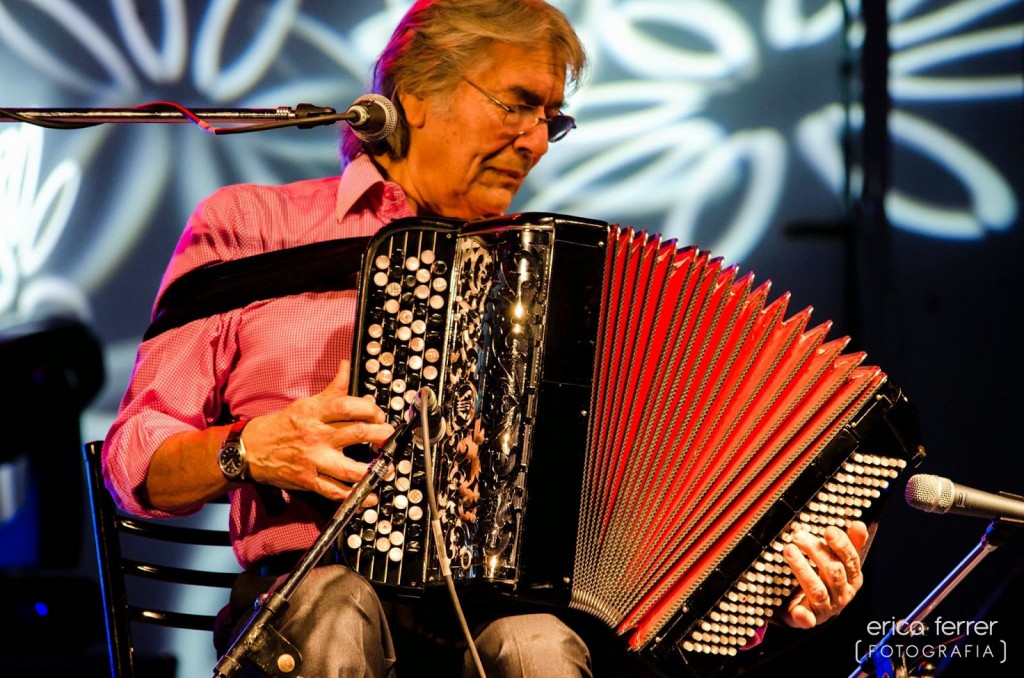 Micro Cultural:  Raúl Barboza