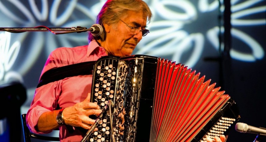 Micro Cultural:  Raúl Barboza