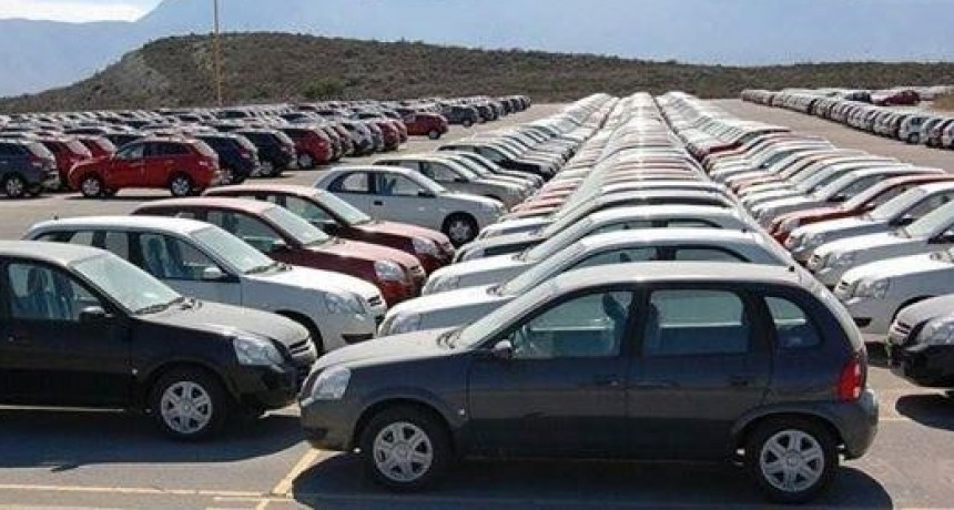 La producción de vehículos retrocedió más de 20 por ciento interanual en septiembre 