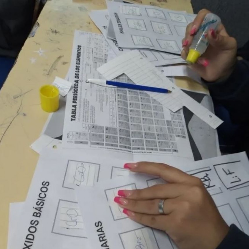 Docente hizo recuperatorio con formato de álbum de figuritas