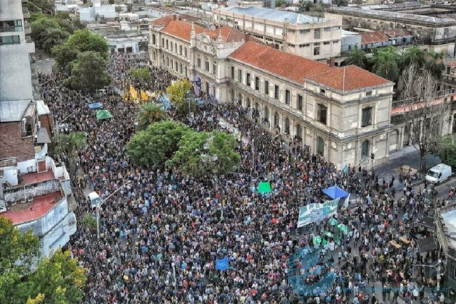 Marcha universitaria en Santa Fe 