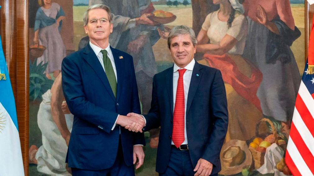 Caputo y su equipo viajarán hoy a Washington para reunirse con Bessent