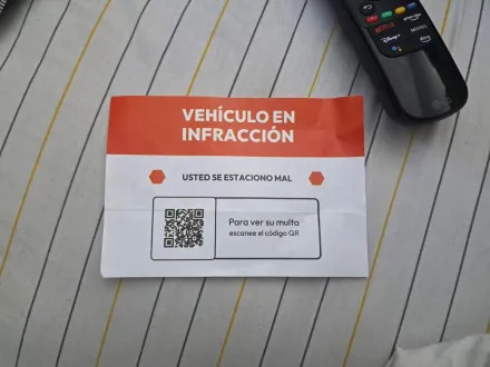 Advierten sobre códigos QR con falsas multas de estacionamiento