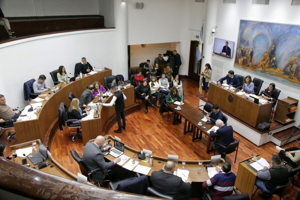 Reunión en el Concejo para modificar el Reglamento de Ordenamiento Urbano