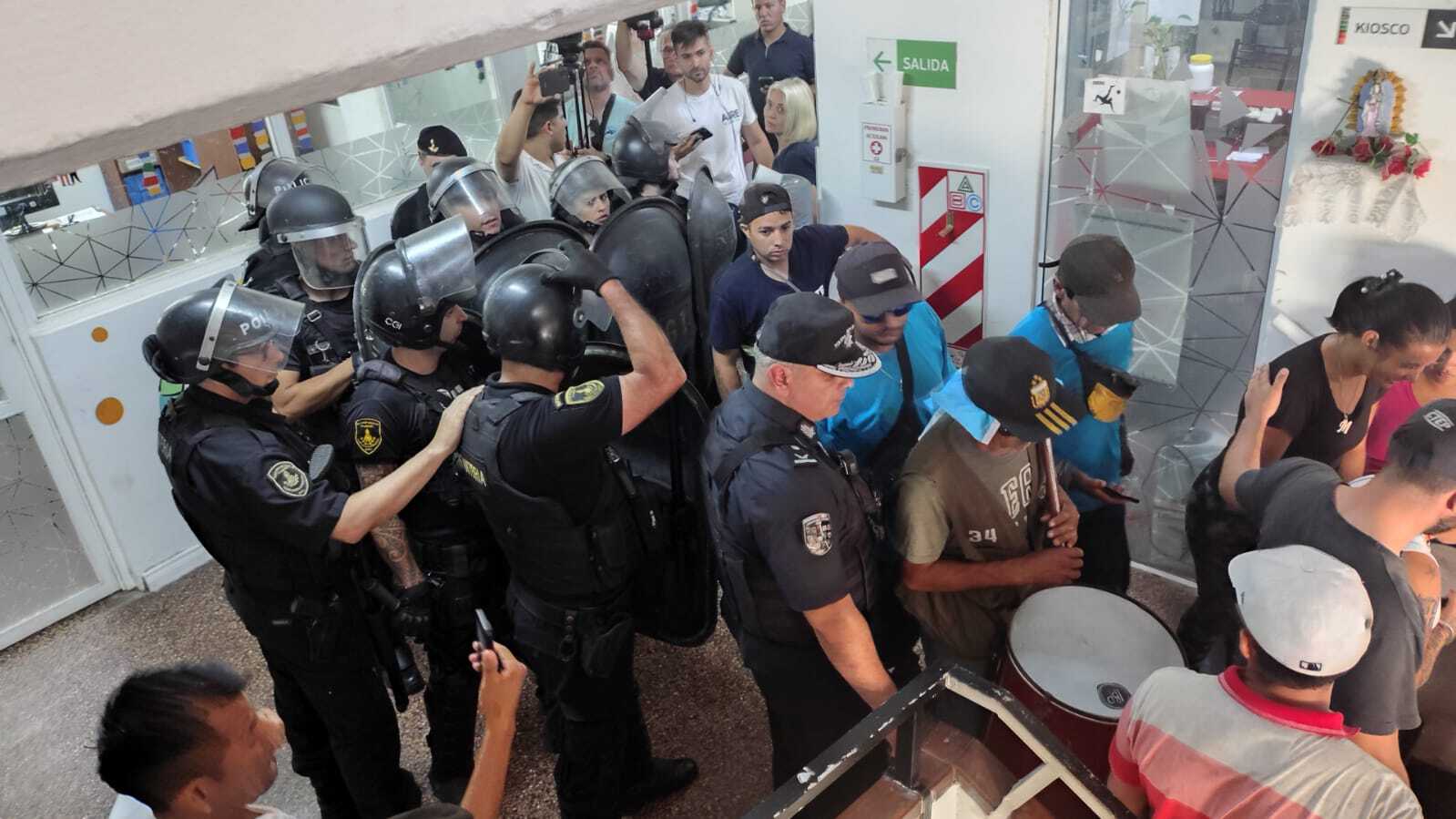 Suspenden los programas para una organización social tras su irrupción violenta en la sede del Ministerio de Igualdad